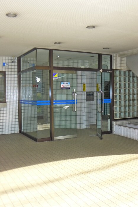 物件外観写真5　(エントランス部分)