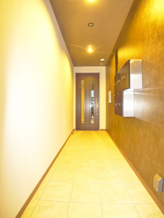 物件外観写真3　(エントランス部分)