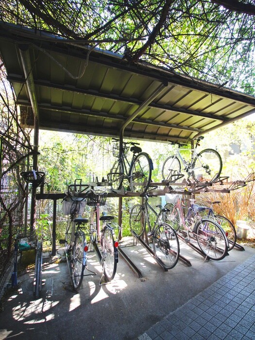 物件外観写真4　(駐輪場)