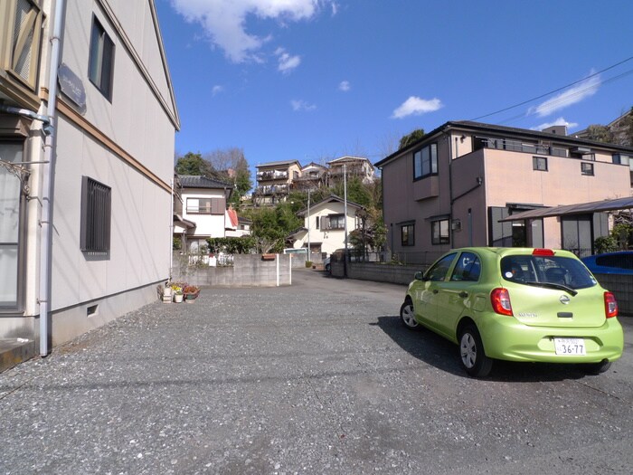 物件外観写真3　(駐車場)