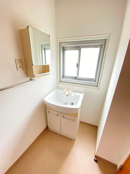 物件内観写真12　(洗面)