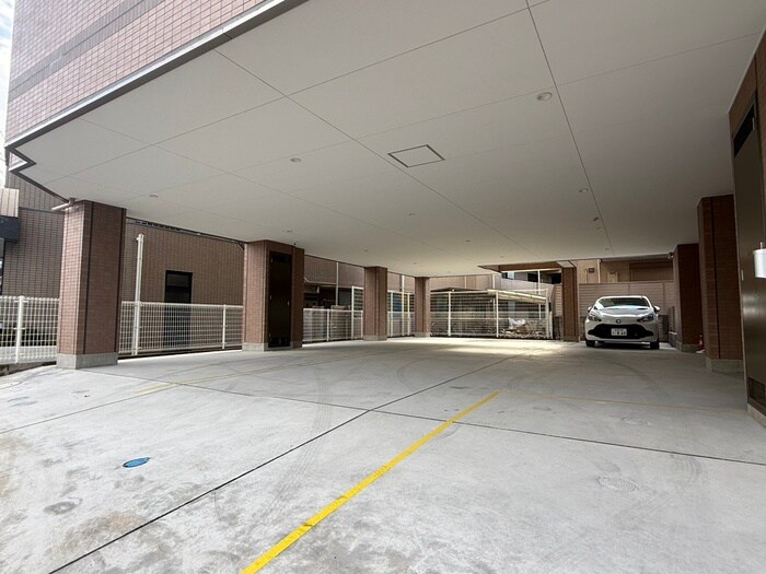 サンライズ幕張の駐車場