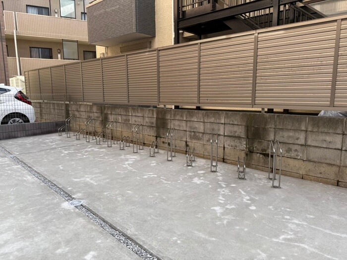 物件外観写真5　(駐輪場)