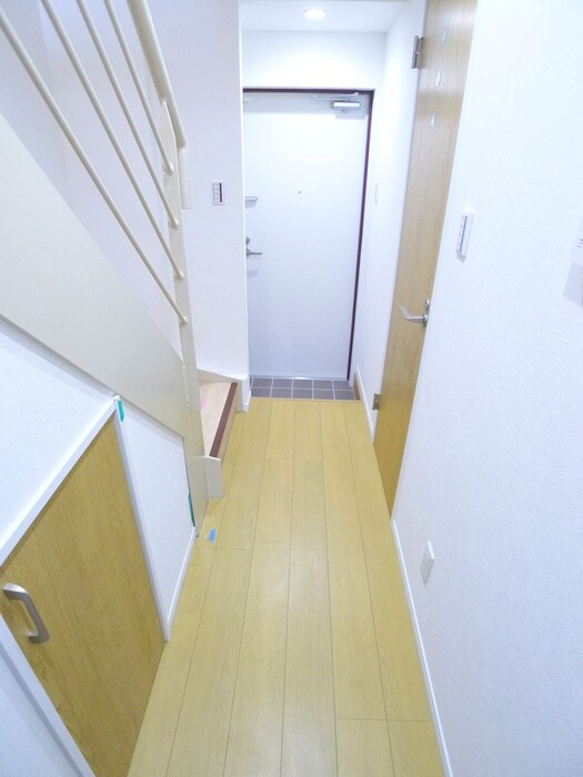 物件内観写真16　(廊下)