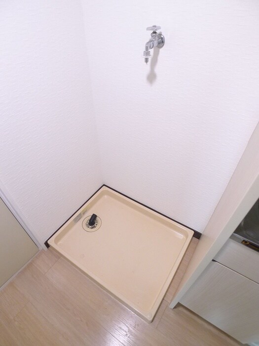 物件内観写真10　(洗濯機置場)