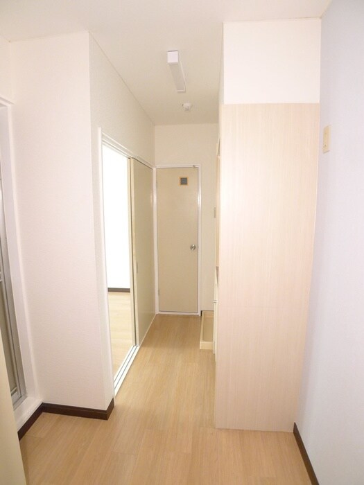 物件内観写真16　(廊下)