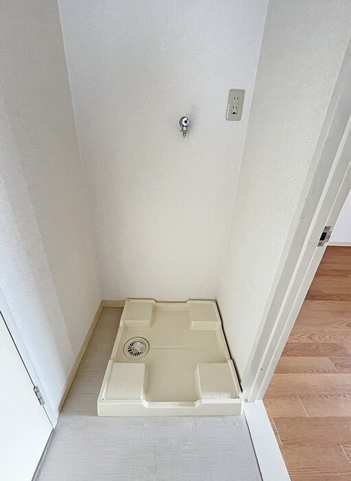 物件内観写真15　(洗濯機置場)