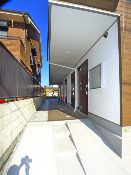 物件外観写真6　(エントランス部分)