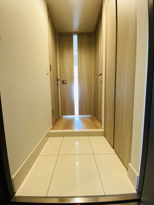 物件内観写真16　(玄関)