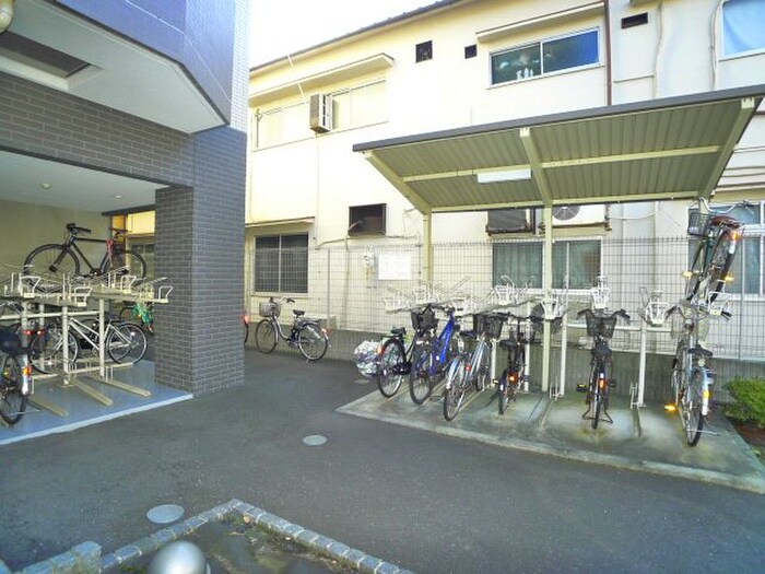 物件外観写真3　(駐輪場)