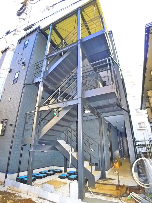 物件外観写真3　(エントランス部分)