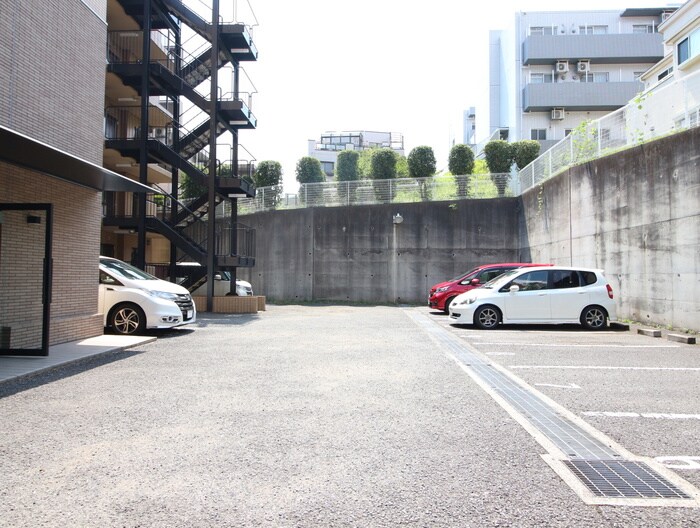 物件外観写真2　(駐車場)