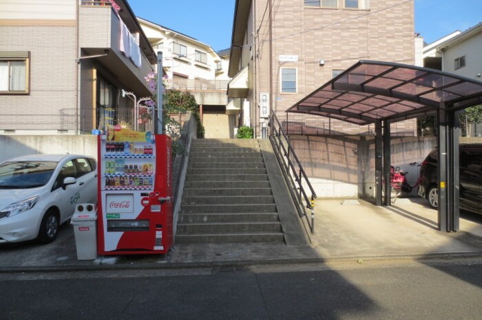 物件外観写真3　(エントランス部分)