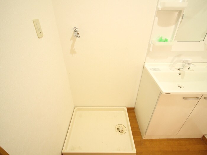 物件内観写真14　(洗濯機置場)