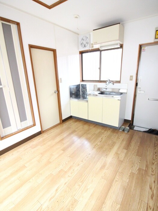 物件内観写真10　(玄関)