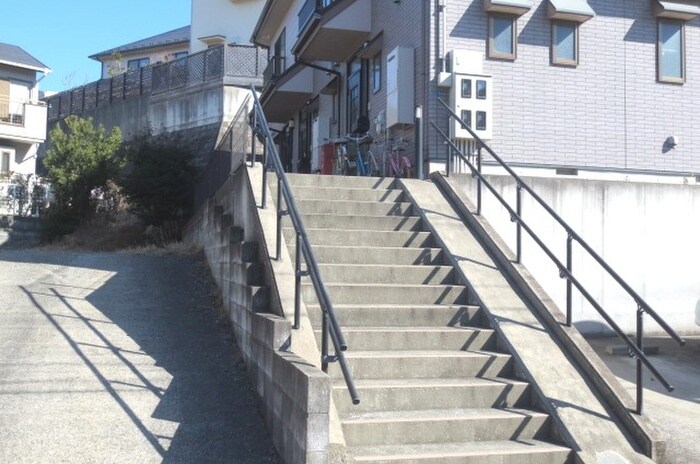 物件外観写真2　(エントランス部分)