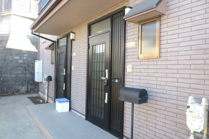 物件外観写真4　(エントランス部分)
