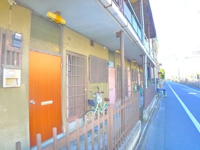 物件外観写真5　(エントランス部分)