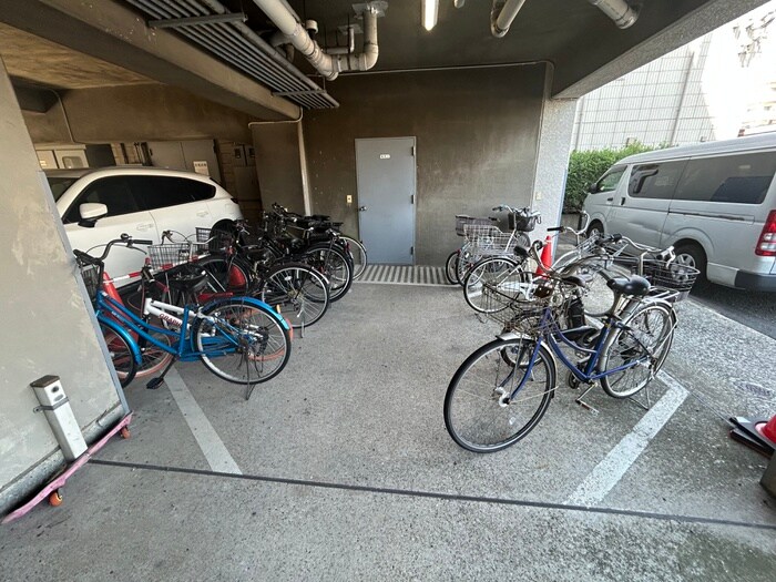 物件外観写真5　(駐輪場)
