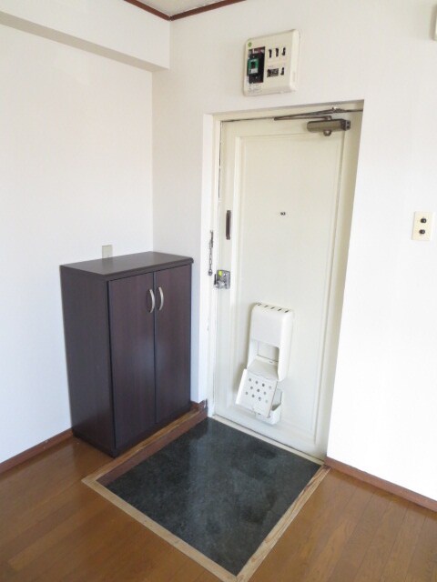 物件内観写真13　(玄関)