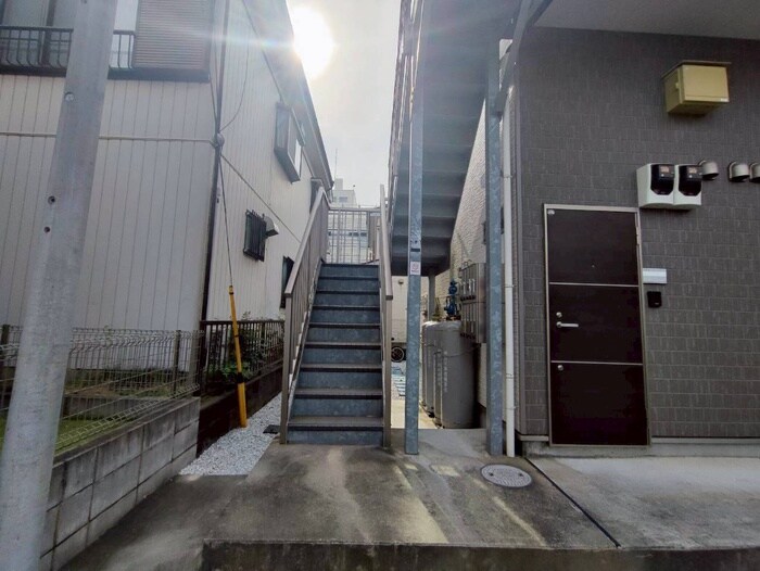 物件外観写真6　(エントランス部分)