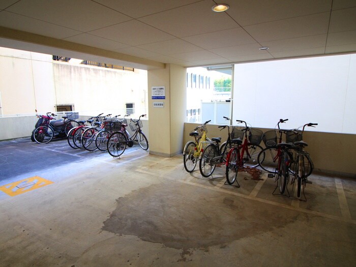 物件外観写真3　(駐輪場)