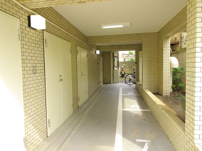 物件外観写真5　(駐輪場)