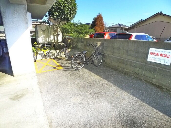 物件外観写真6　(駐輪場)
