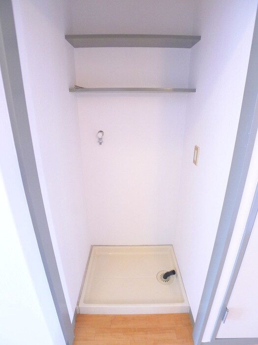 物件内観写真16　(洗濯機置場)