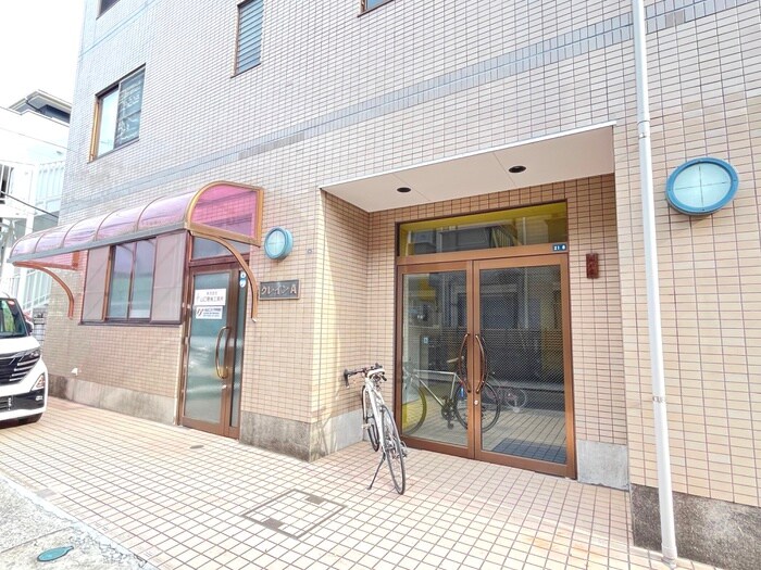 物件外観写真4　(エントランス部分)