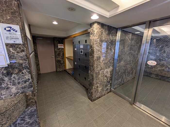 物件外観写真4　(エントランス部分)