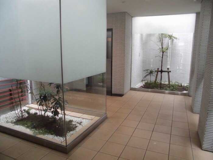 物件外観写真4　(エントランス部分)