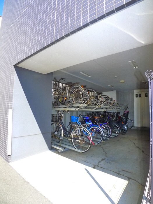 物件外観写真5　(駐輪場)