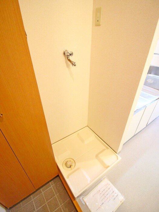 物件内観写真16　(洗濯機置場)