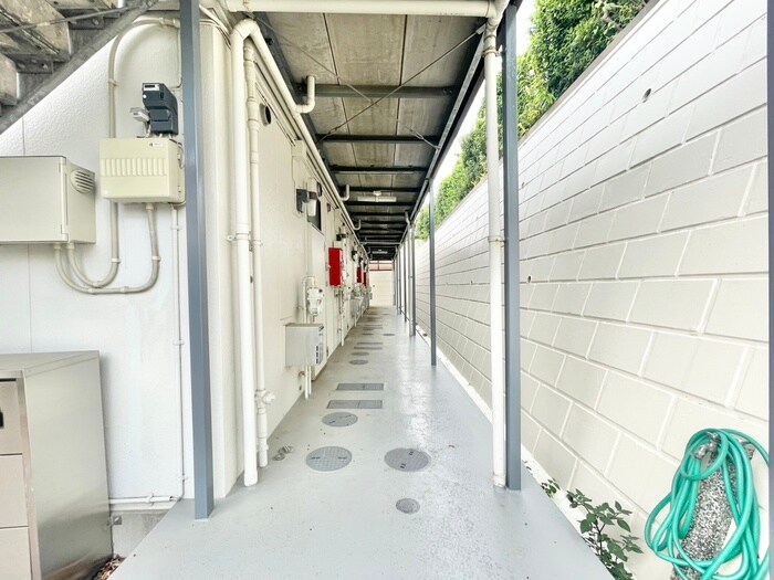 物件外観写真4　(エントランス部分)