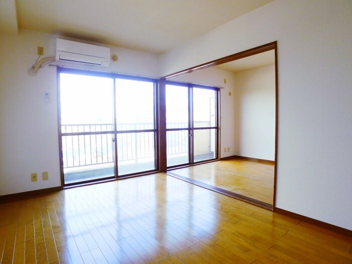 物件内観写真8　(室内からの展望)