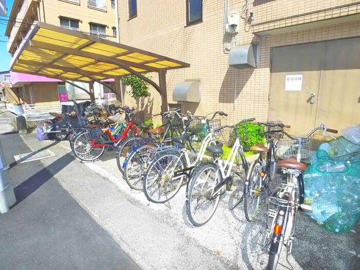 物件外観写真5　(駐輪場)