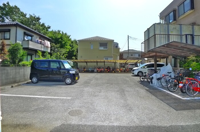 物件外観写真6　(駐車場)
