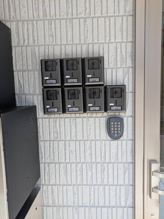 物件外観写真4　(エントランス部分)