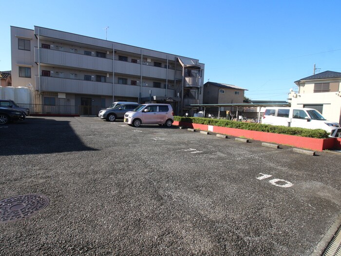 物件外観写真3　(駐車場)