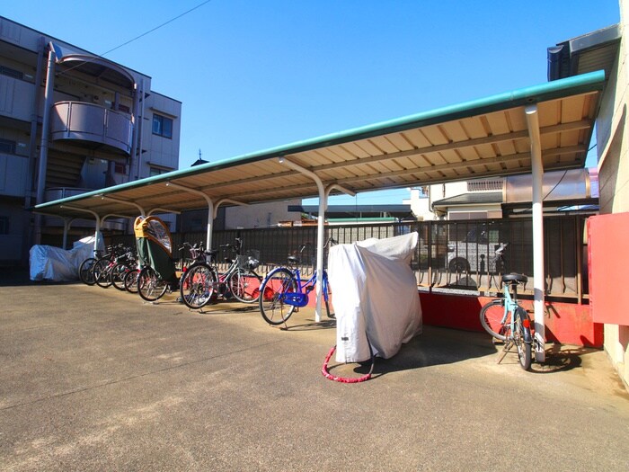 物件外観写真4　(駐輪場)
