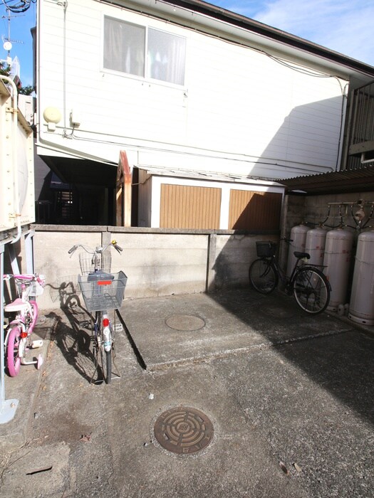 物件外観写真4　(駐輪場)