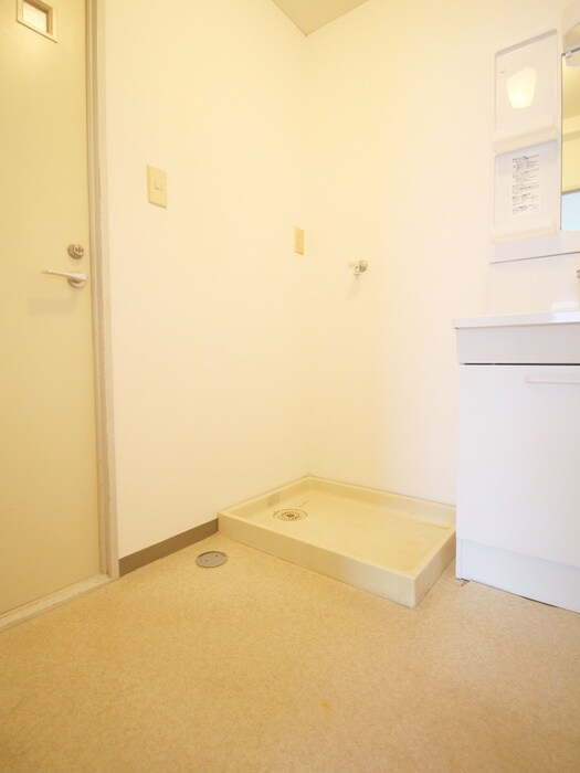 物件内観写真16　(洗濯機置場)