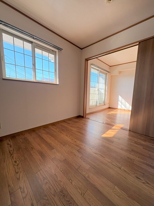 物件内観写真8　(室内からの展望)