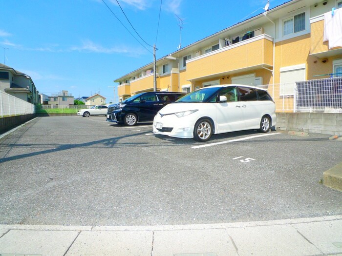 物件外観写真3　(駐車場)
