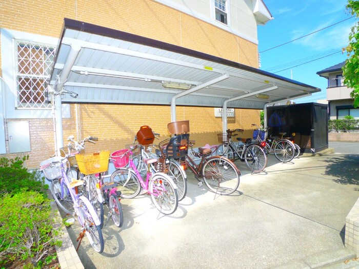 物件外観写真4　(駐輪場)