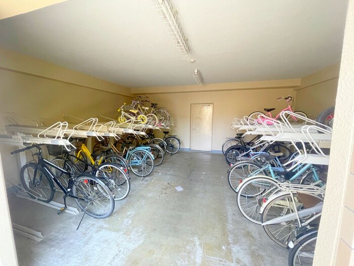 物件外観写真3　(駐輪場)