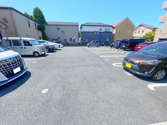 物件外観写真5　(駐車場)