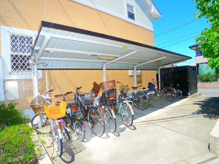 物件外観写真3　(駐輪場)