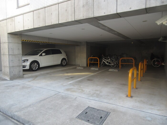 物件外観写真3　(駐車場)